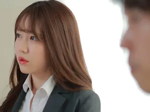 Vợ mời chú về nhà, con mèo hư hỏng bị xuất tinh vào lồn mà không cần bao cao su