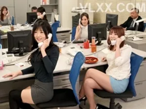 Mối Trả bài vụng trộm với cô bạn thân của người yêu… vì cô ấy quá hấp dẫn